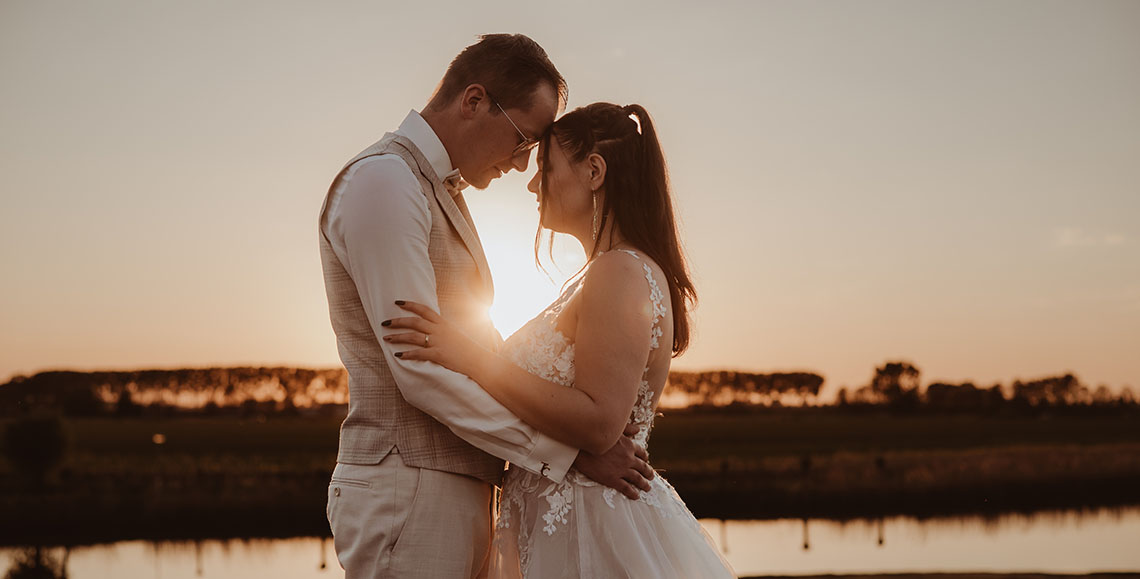 bruidsfotograaf in Zeeland fluistert liefde in elk moment