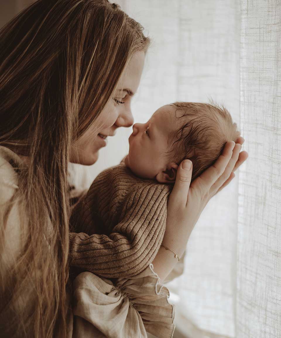 Newborn fotoshoot aan huis of in studio