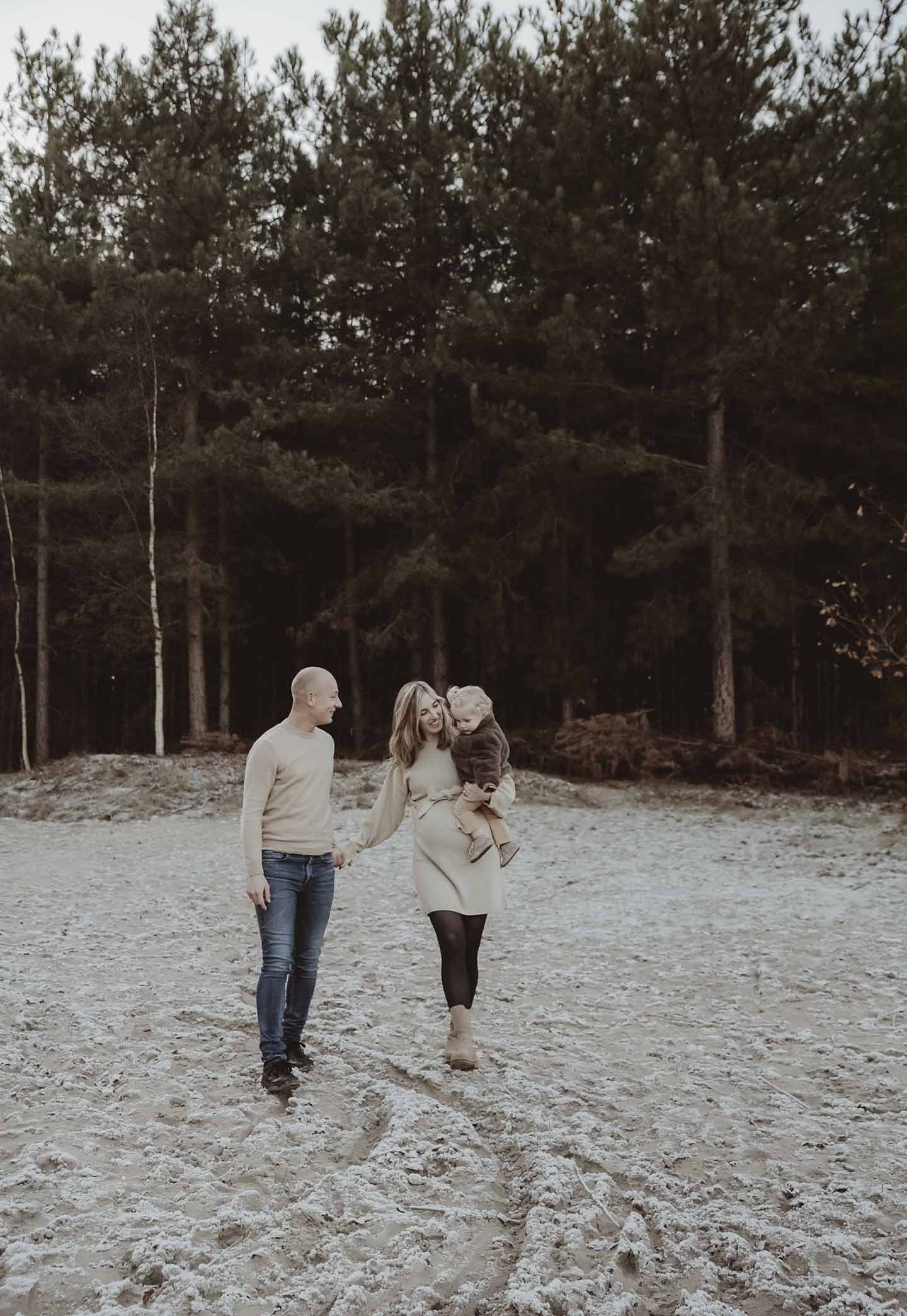 Zwangerschapsfotografie herfst Zeeland in natuurlijke stijl