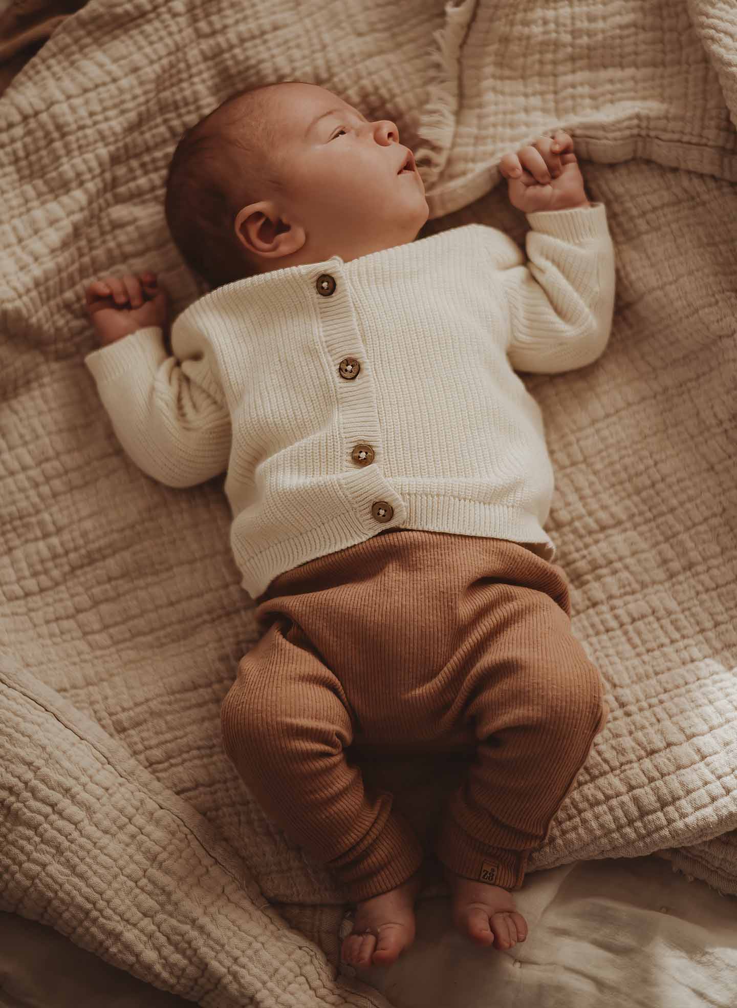 newborn lifestyle fotograaf newbornshoot terneuzen zeeland belgie