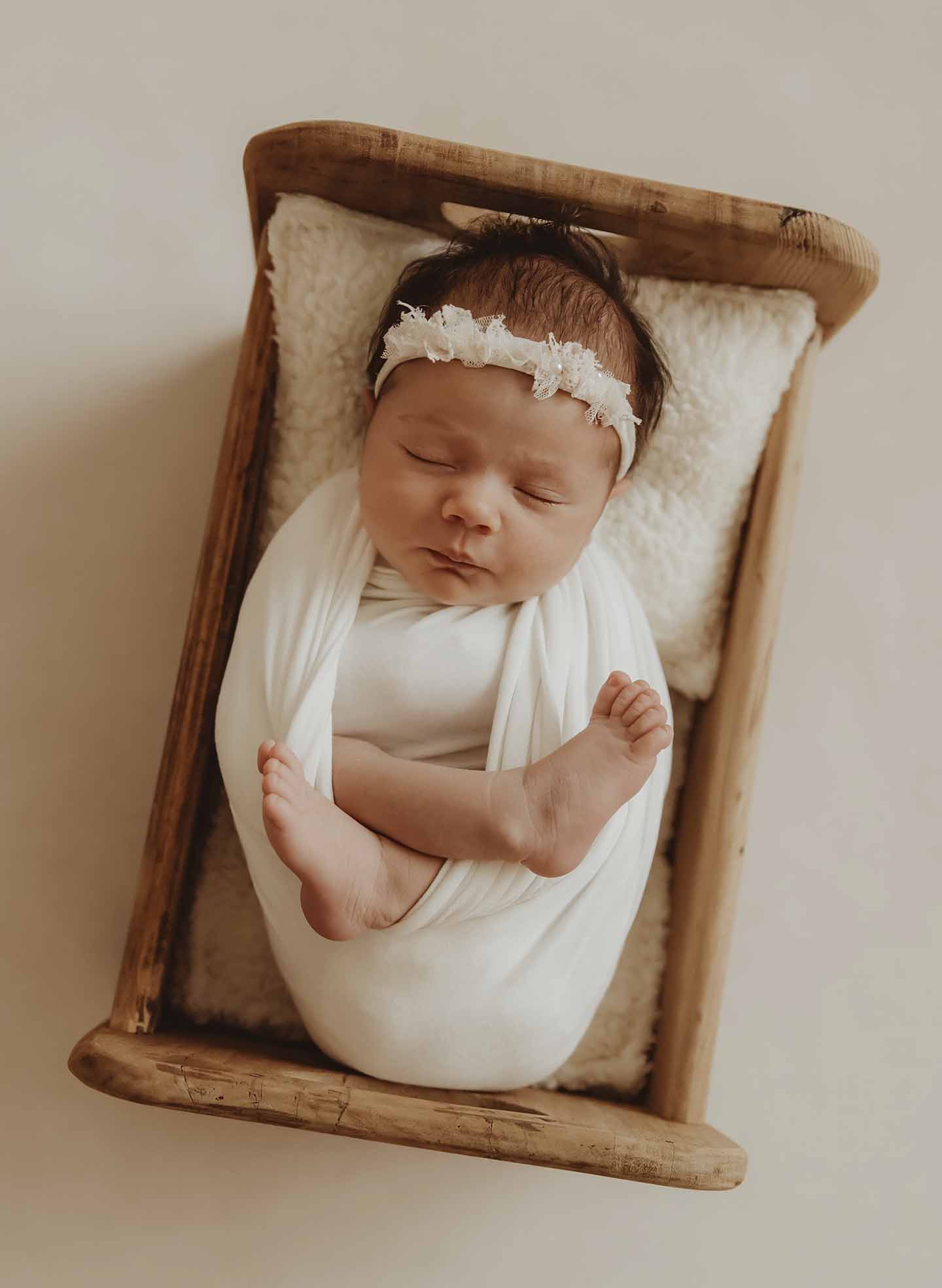 newborn geposeerd fotograaf newbornshoot terneuzen zeeland belgie