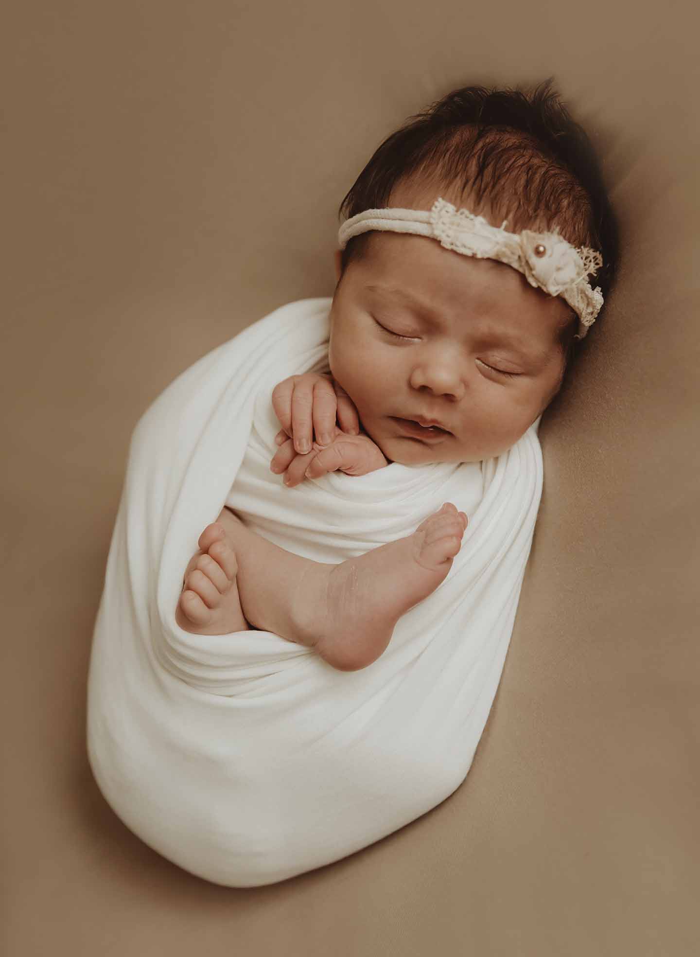 newborn geposeerd fotograaf newbornshoot terneuzen zeeland belgie