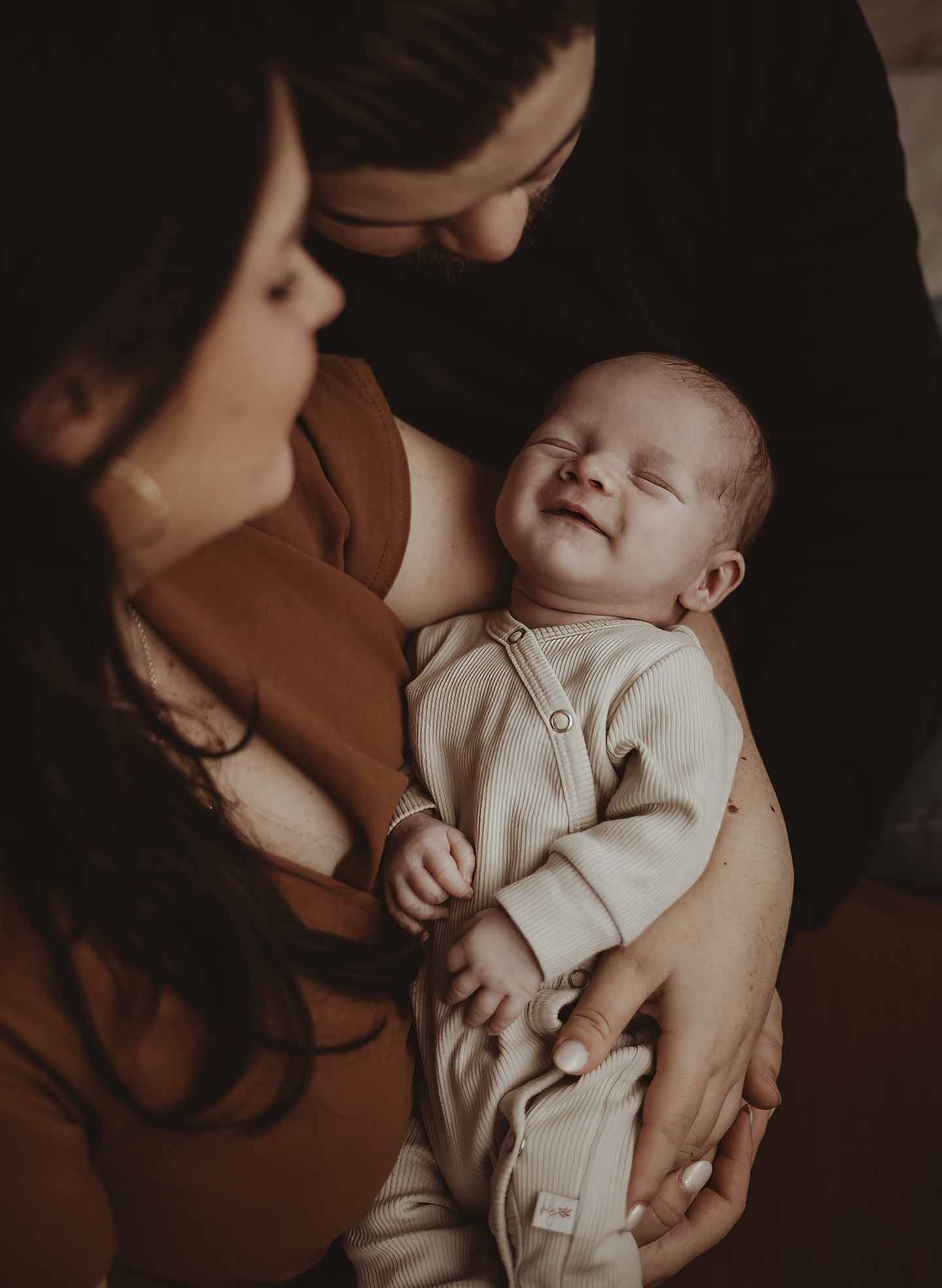 newborn lifestyle fotograaf newbornshoot terneuzen zeeland belgie