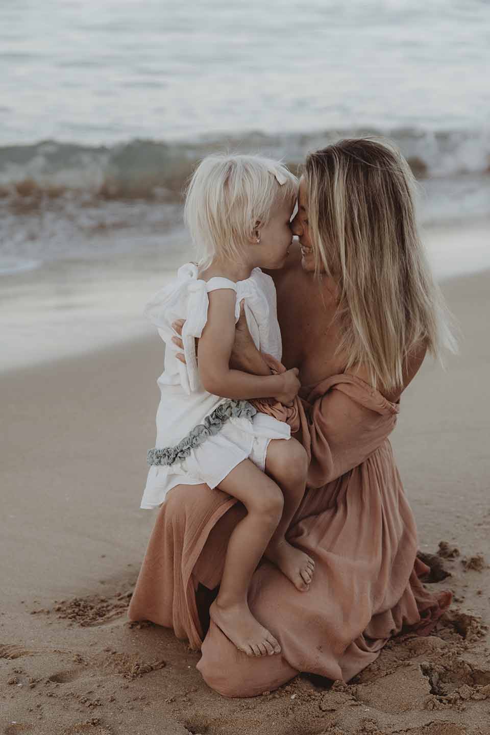 motherhood motherhoodshoot motherhoodfotograaf moederschap zeeland belgie