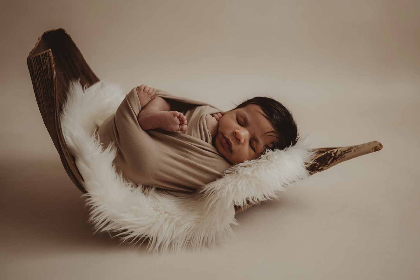 newborn geposeerd fotograaf newbornshoot terneuzen zeeland belgie