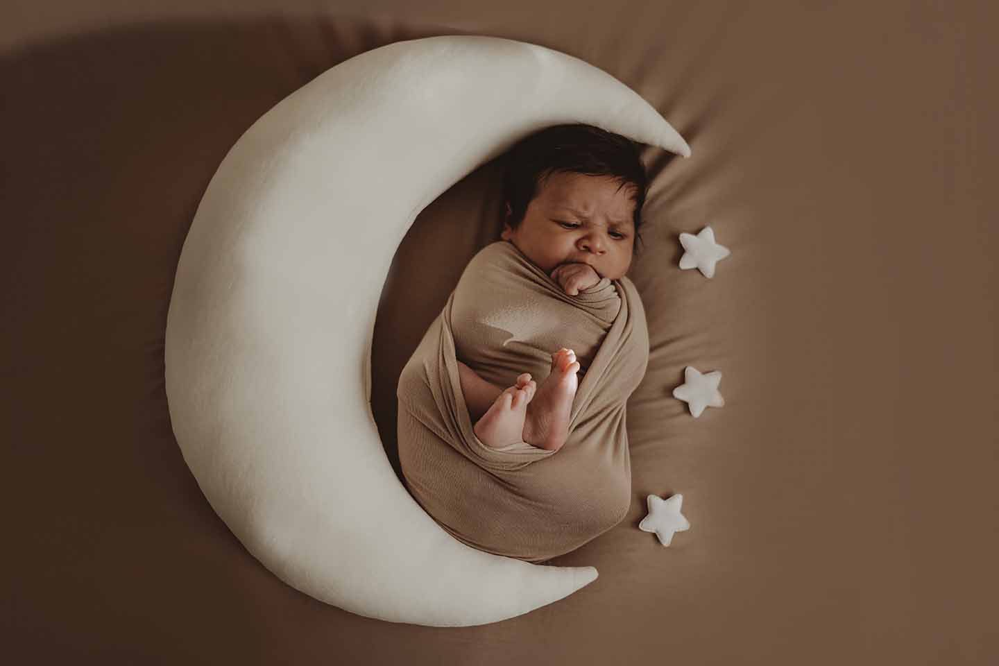 newborn geposeerd fotograaf newbornshoot terneuzen zeeland belgie