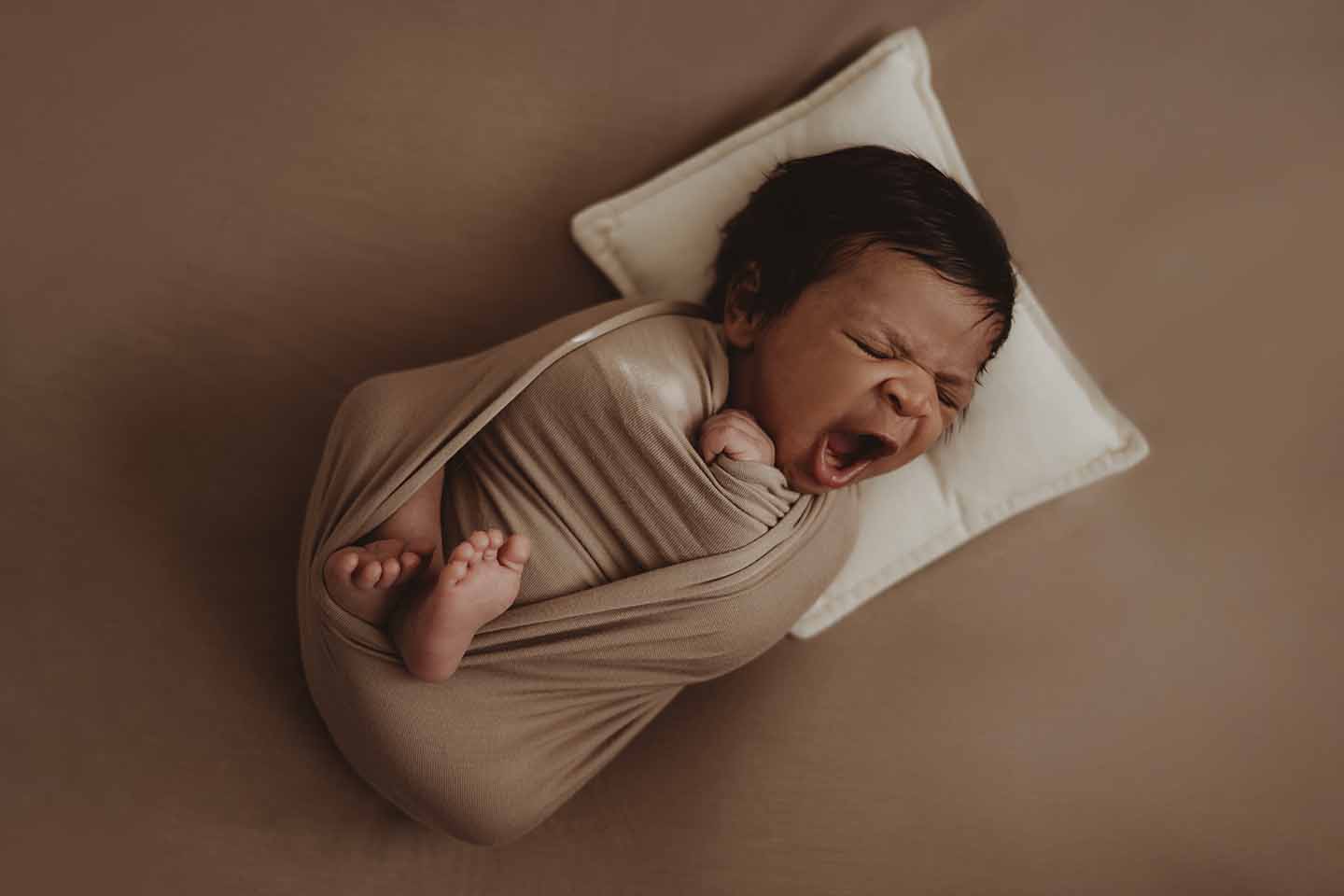 newborn geposeerd fotograaf newbornshoot terneuzen zeeland belgie