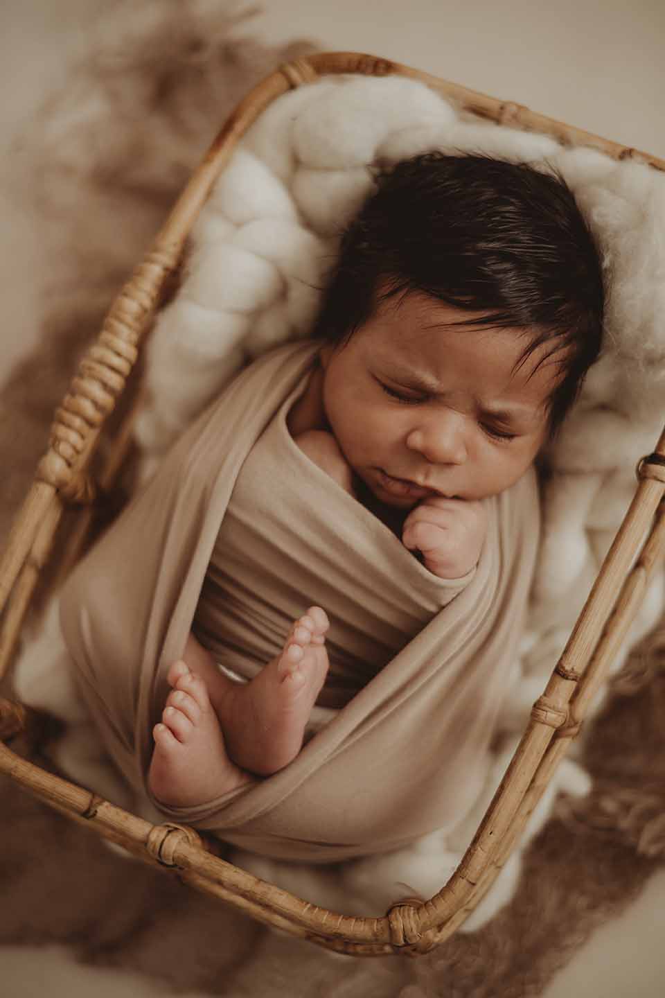 newborn geposeerd fotograaf newbornshoot terneuzen zeeland belgie