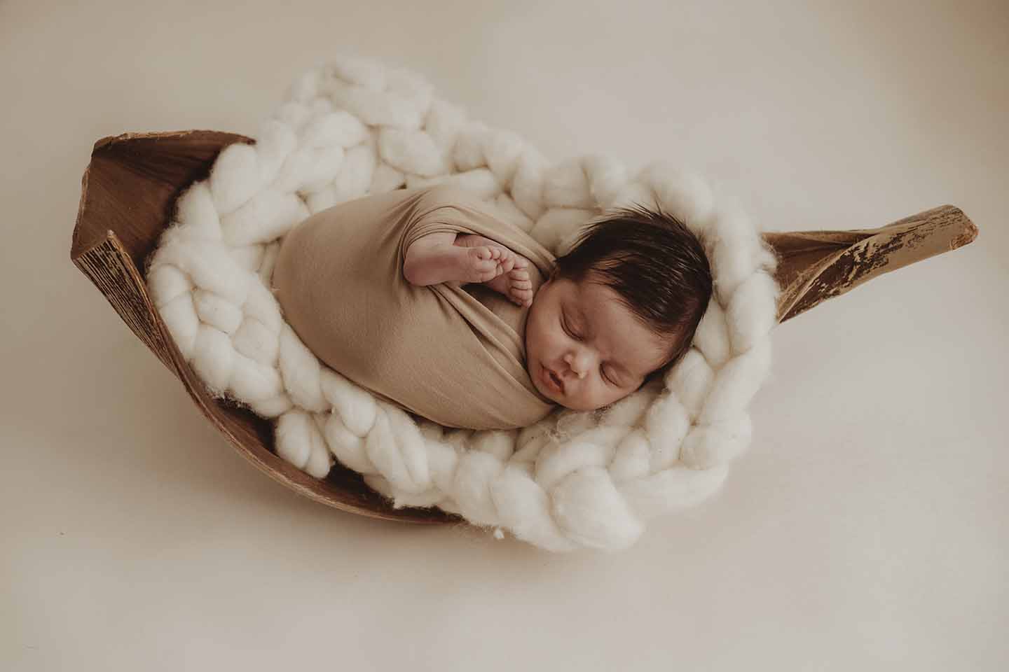 newborn lifestyle fotograaf newbornshoot terneuzen zeeland belgie