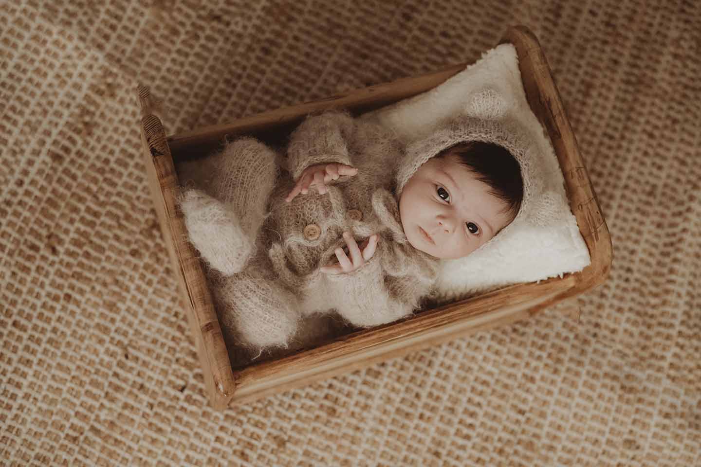 newborn lifestyle fotograaf newbornshoot terneuzen zeeland belgie