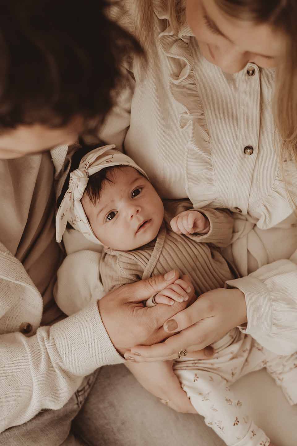 newborn lifestyle fotograaf newbornshoot terneuzen zeeland belgie