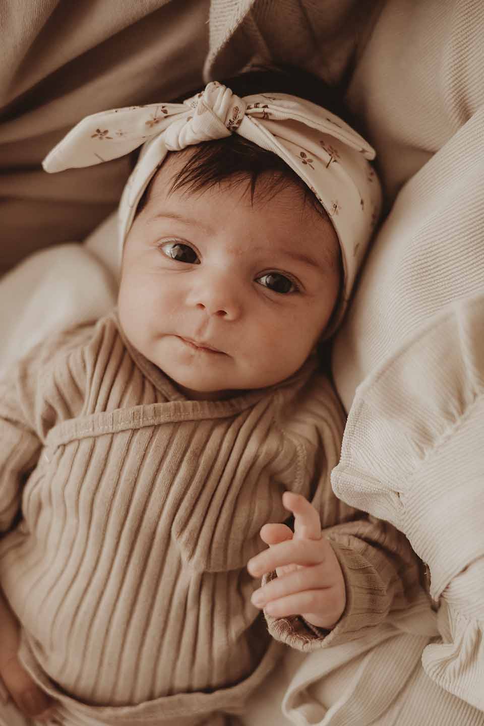 newborn lifestyle fotograaf newbornshoot terneuzen zeeland belgie