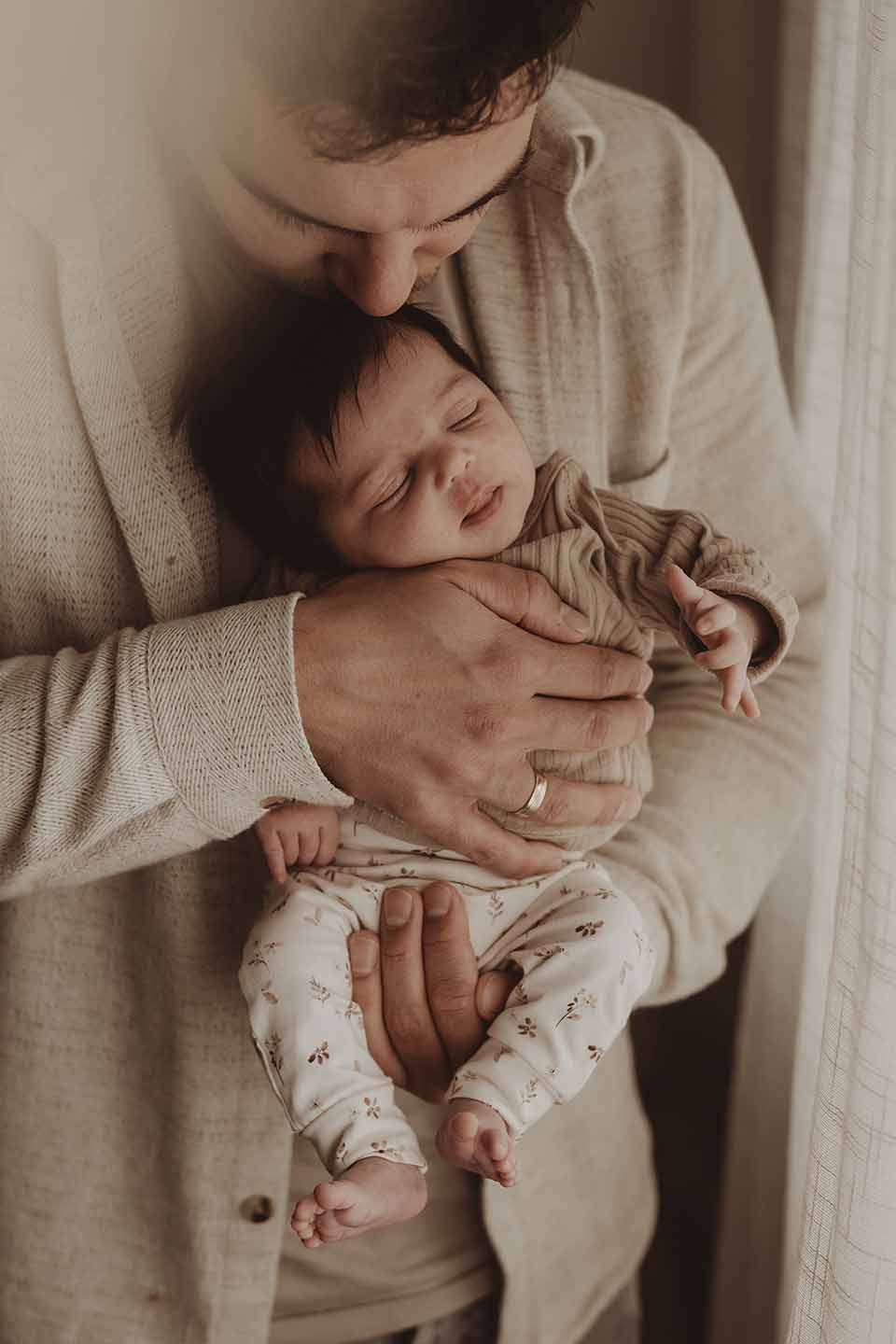 newborn lifestyle fotograaf newbornshoot terneuzen zeeland belgie