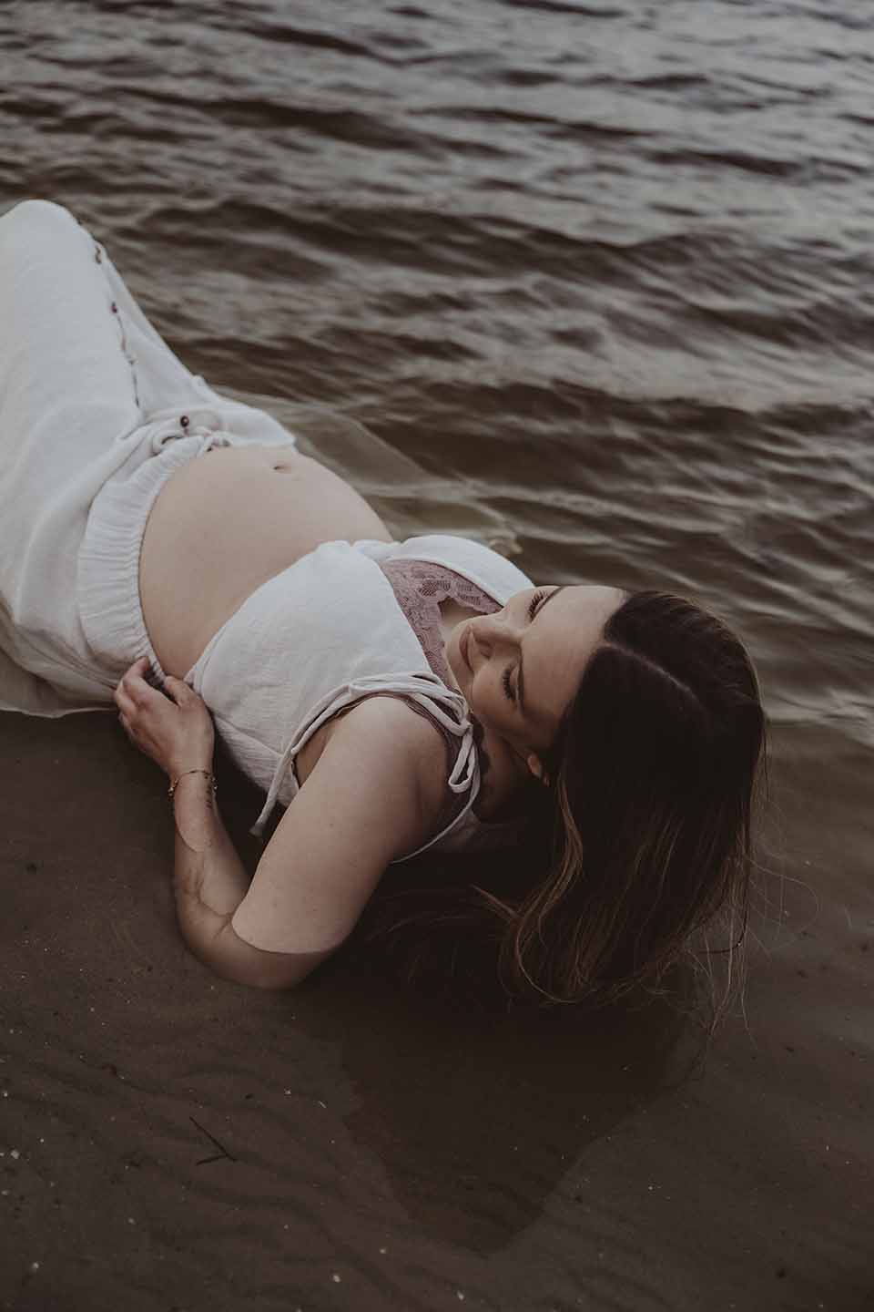 zwangerschap zwangerschapsshoot terneuzen zwangerschapsfotograaf terneuzen zeeland zeeuws-vlaanderen